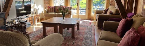 Large Lounge  Billys Bothy Smart TV, log stove,