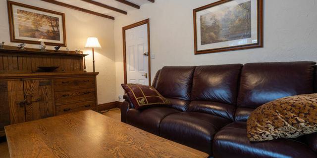 Merman Barn Guest Lounge 4jpg 514799222